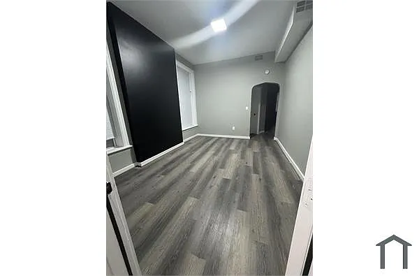 Building Photo - 7046 S Yale Ave #2F