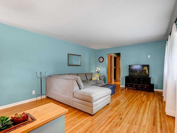4th image of 5831 Halifax Ave N