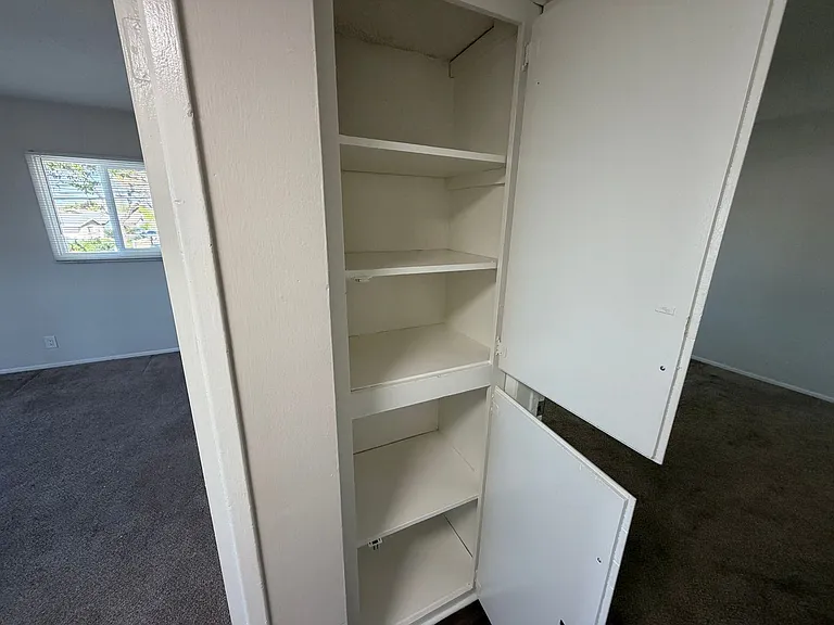 Spacious 1 Bedroom/1 Bathroom Apartment - $500 Off Move In + Reimbursed Application Fee — Photo 11