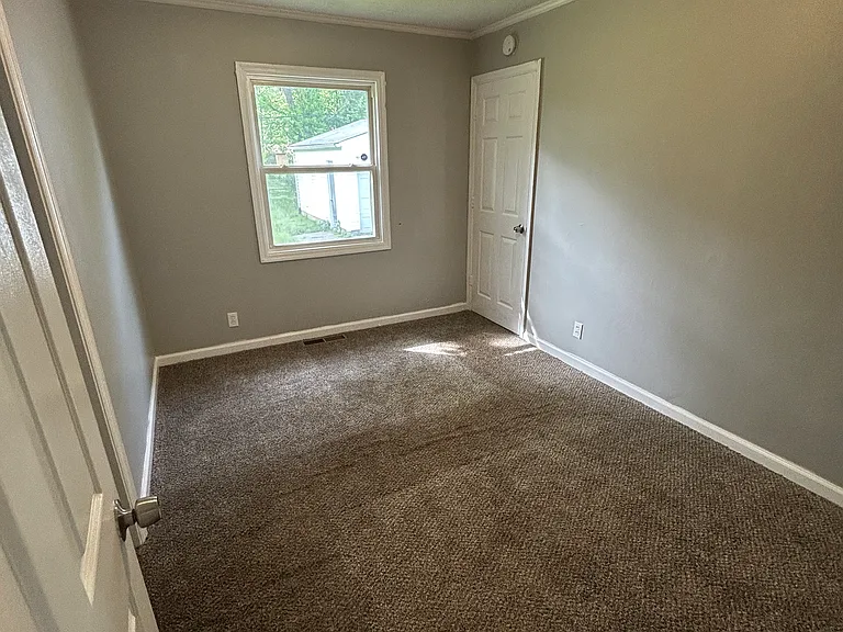 121 Saint Dorothy Dr — Photo 9