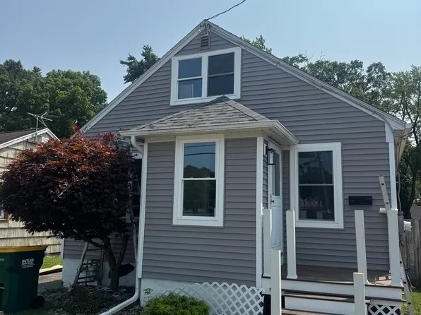 202 Melrose Dr, North Syracuse, NY 13212