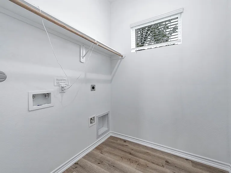 2716 Spence St — Photo 29