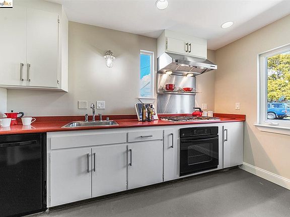 3rd image of 1001 Elm Ct