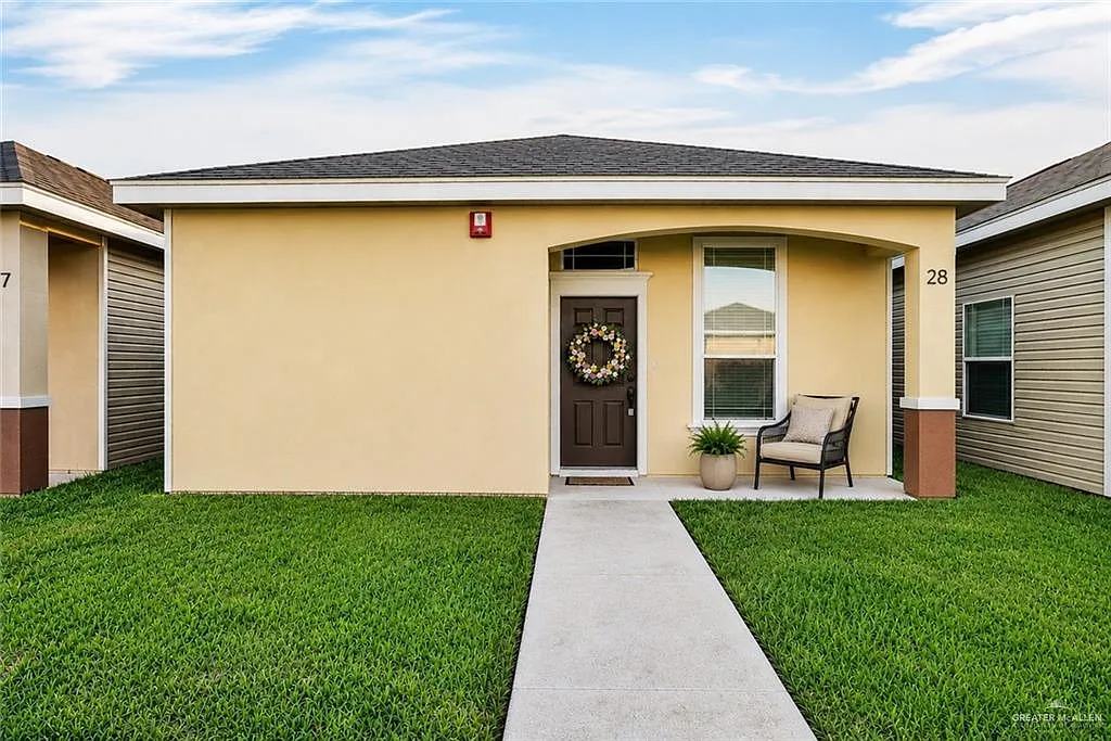 2 bed, 2.0 bath, 1030 sqft, $1,200 — Photo 1