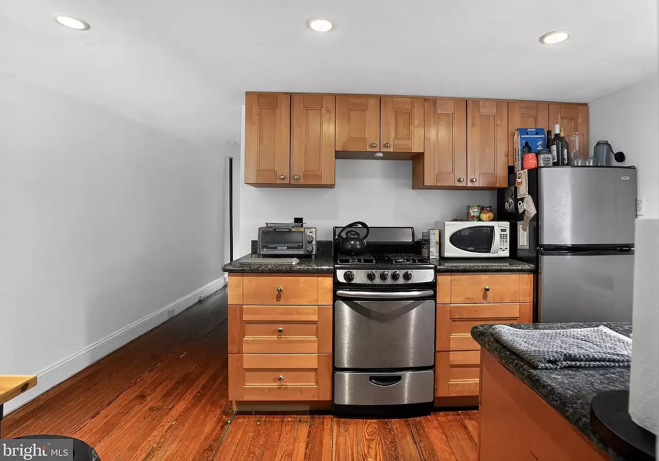1 bed, 800 sqft, $1,900 — Photo 2
