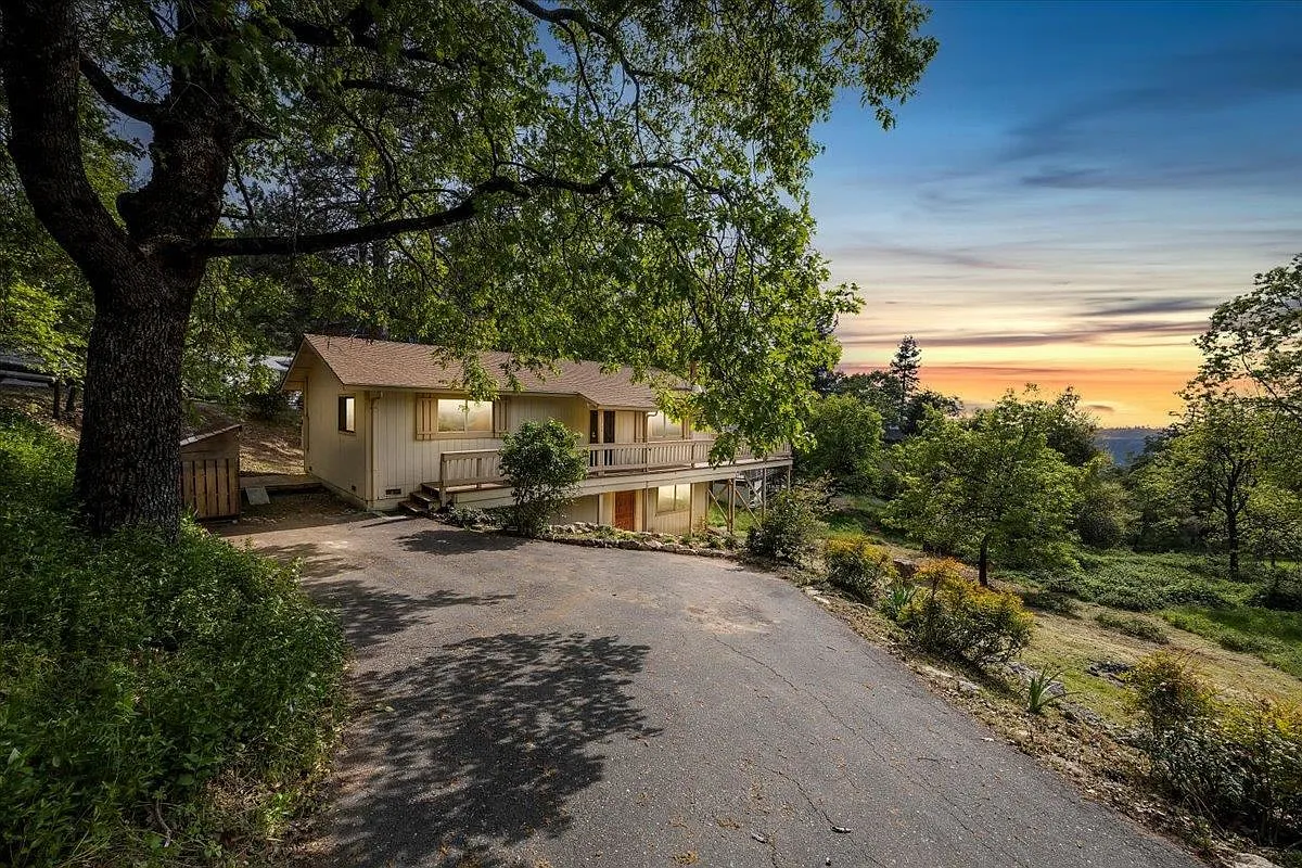 20170 Canyonview Dr photo 1