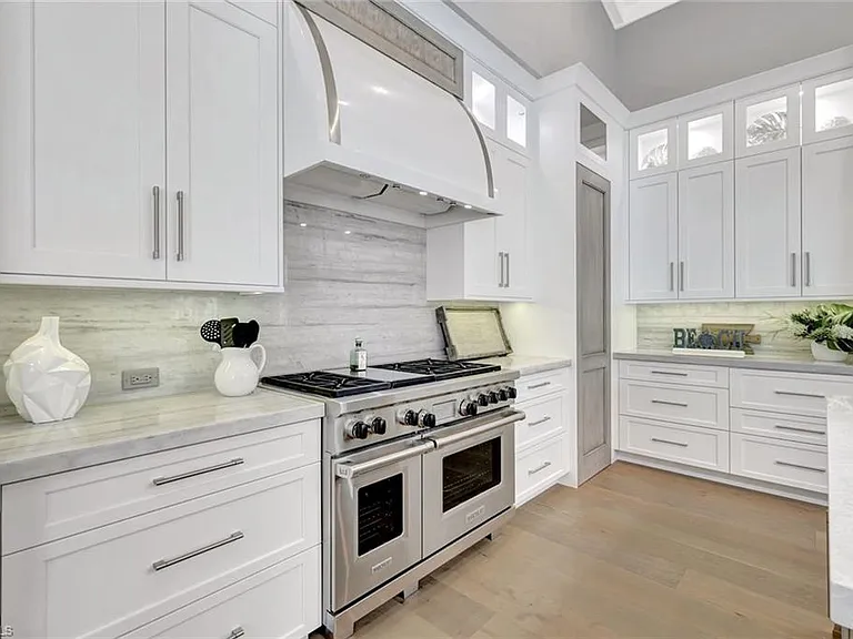 160 Broad Ave S — Photo 17