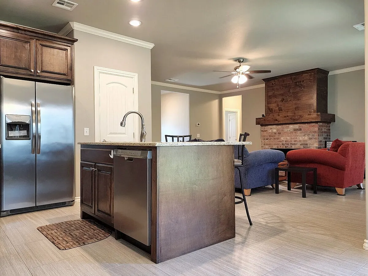 4 bed, 3.0 bath, 1803 sqft, $2,299 — Photo 4