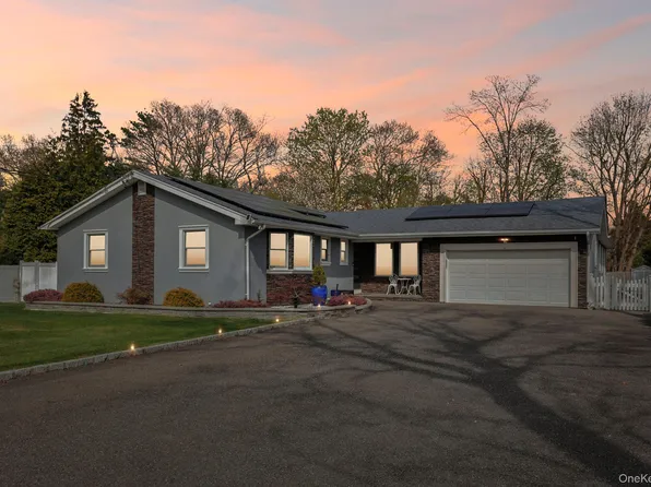 11 Mid Place, Bohemia, NY 11716
