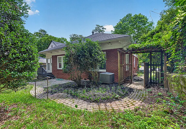 582 Clifton Rd NE — Photo 42
