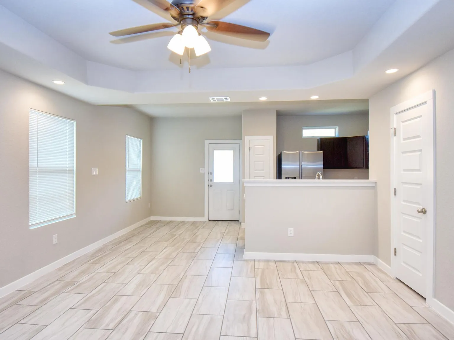 3 bed, 2.5 bath, 1362 sqft, $1,550 — Photo 4