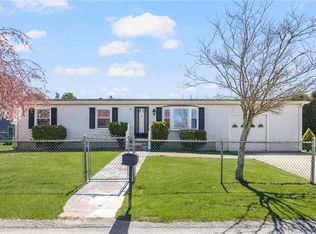 16 Massachusetts Ave, Middletown, RI 02842