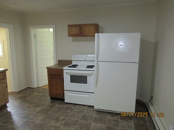 Stove & fridge included