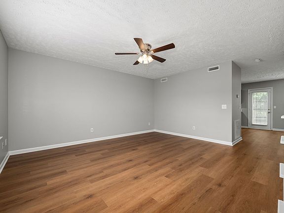 4th image of 2336 Willowbrook Dr