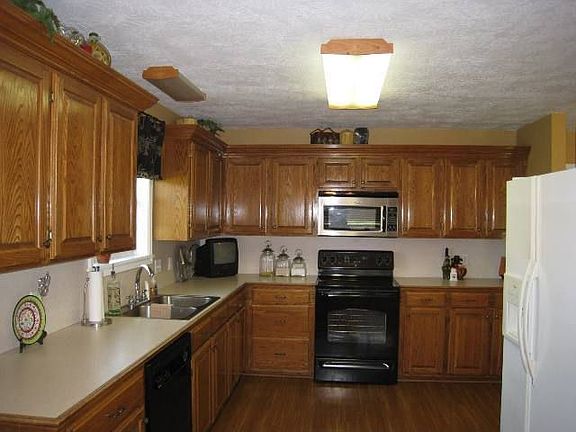 5th image of 2773 Crown Ln