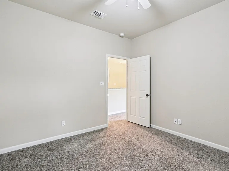 B2 - DUPLEX - 2BD, 2BA - 1054SF - Guest Bedroom