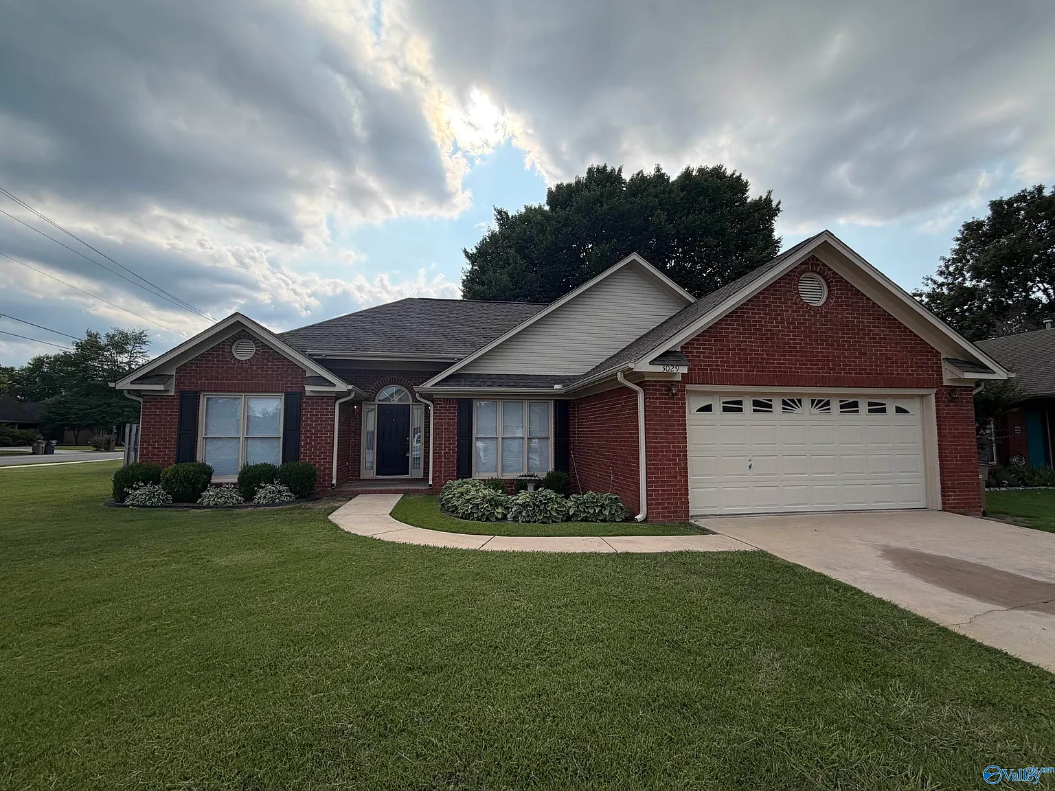 3 bed, 2.0 bath, 1604 sqft, $2,200 — Photo 1