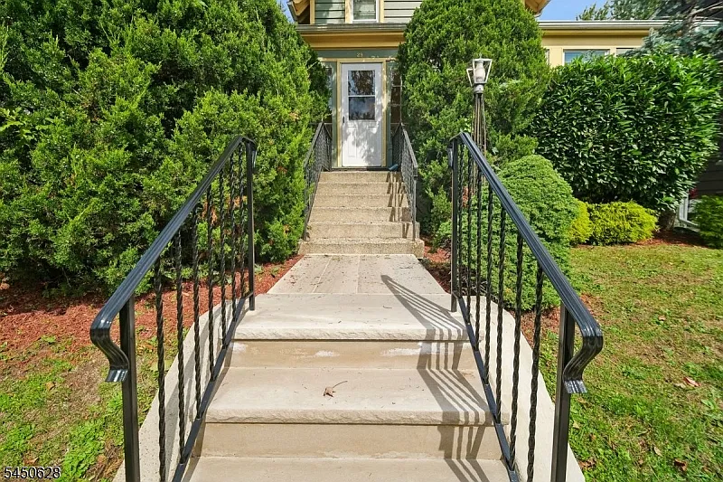 1 bed, 1.0 bath, $2,850 — Photo 2