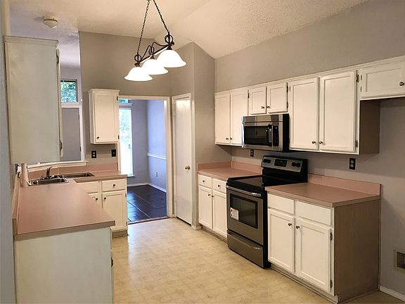 5th image of 5021 Sherry St
