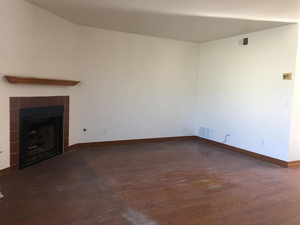 2nd image of 212 N R St