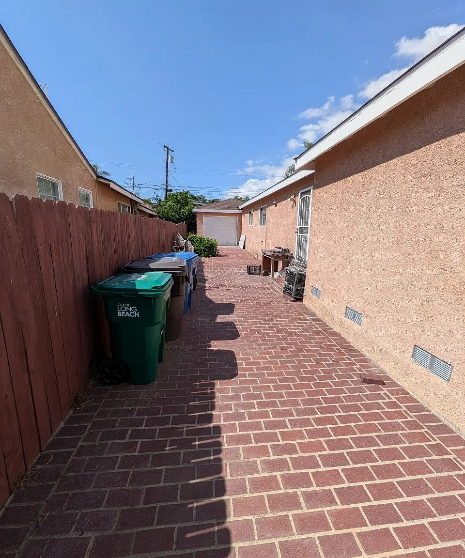 3 bed, 2400 sqft, $4,500 — Photo 2