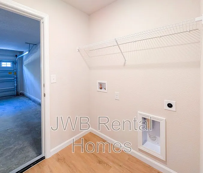 3267 Broadway Ave — Photo 11