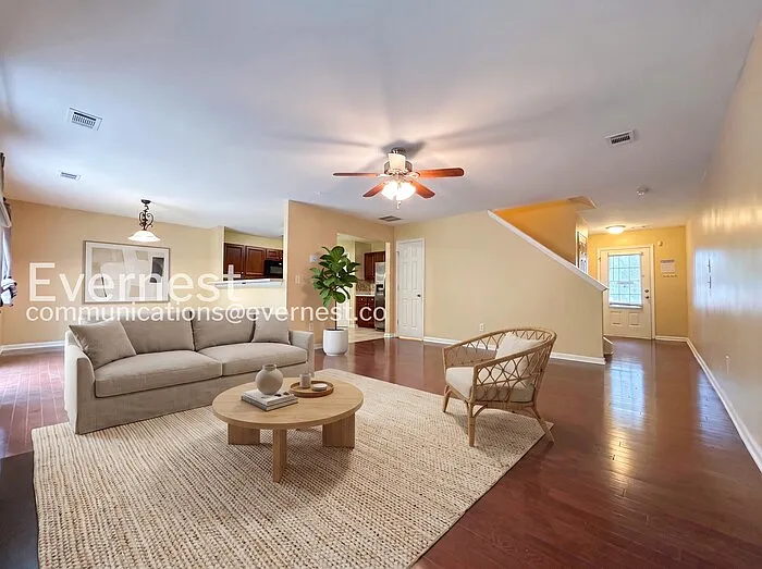 2395 Mayfair Dr — Photo 3
