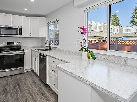 3rd image of 21555 Dewdney Trunk Rd #48