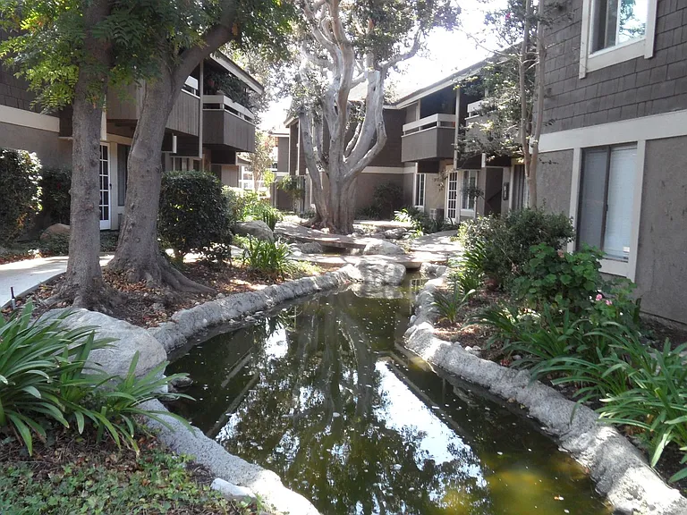 172 Streamwood — Photo 3