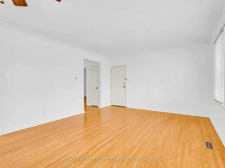 48 Maple Ave S #UPPER — Photo 8