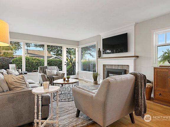 5th image of 4001 Soundview Drive W