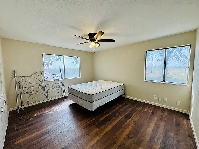 1185 FM 1540 — Photo 15