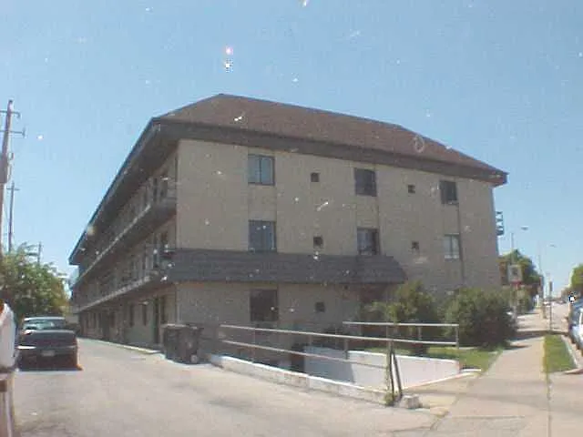 9129 W National Ave — Photo 2
