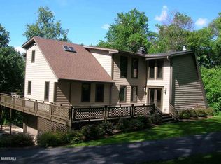 17 Washburne Ln, Galena, IL 61036