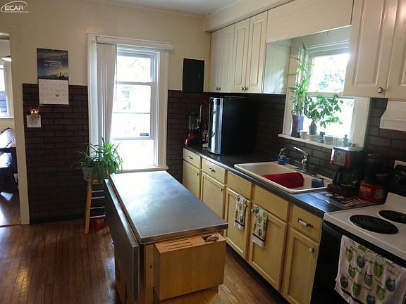 5th image of 1613 Kensington Ave