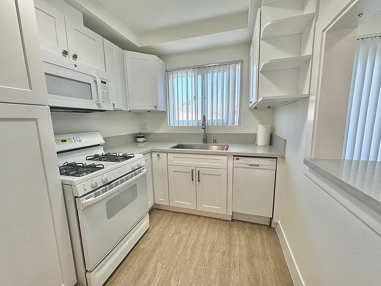 1045 N Edinburgh Ave #4 — Photo 8
