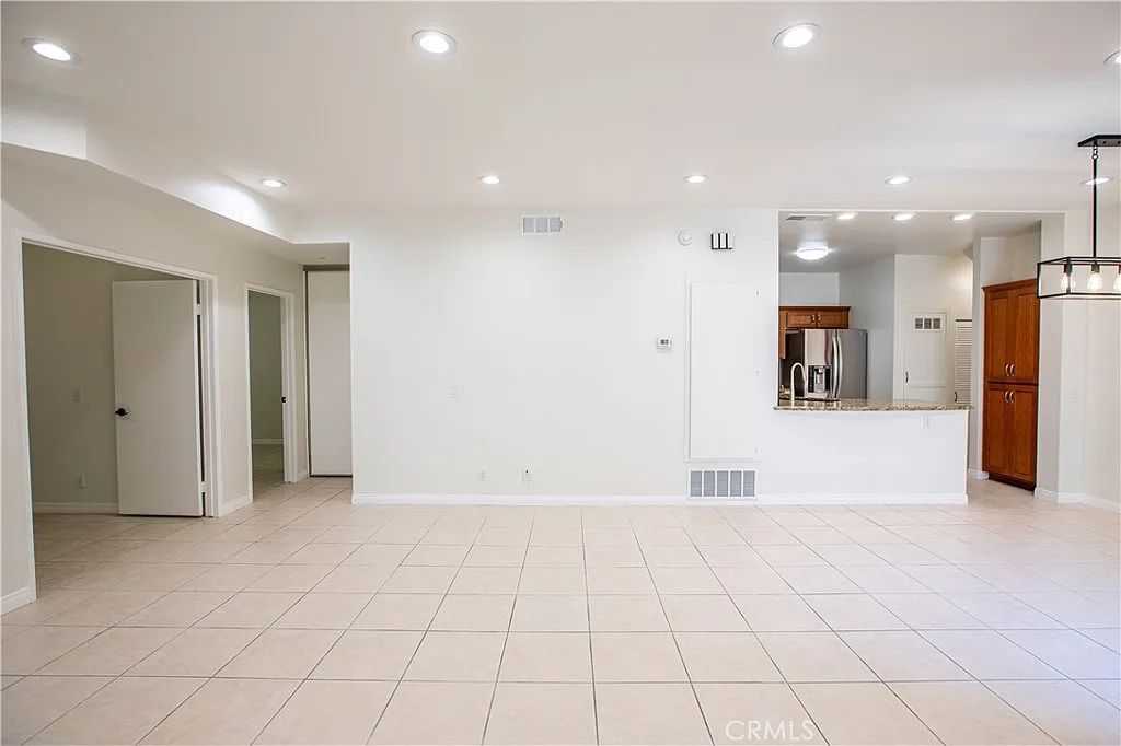 2 bed, 1172 sqft, $3,950 — Photo 4