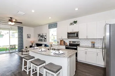 3 bed, 2.5 bath, 1758 sqft, $2,299 — Photo 4