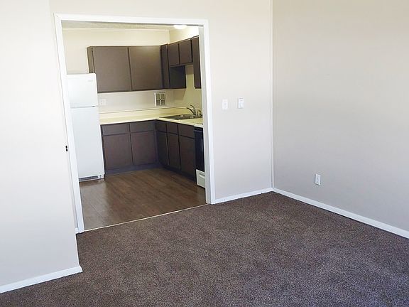 4th image of 1000 N College St #2249917