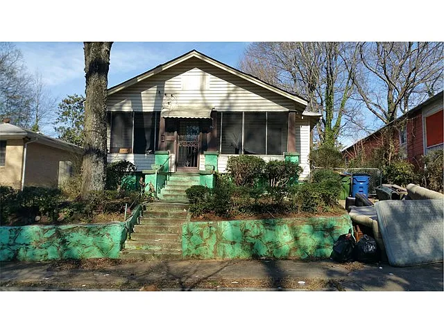 983 Parsons St SW photo 1