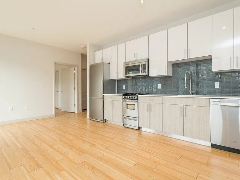 West Square Apartments — Photo 179