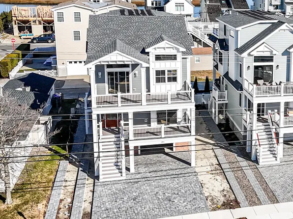 393 21st St, Avalon, NJ 08202