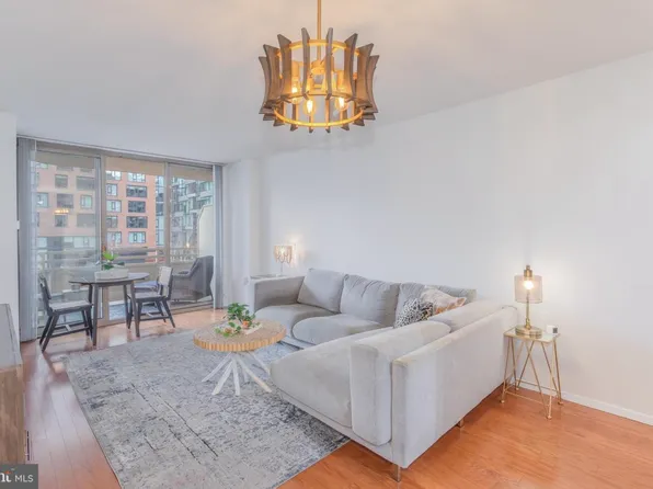 4801 Fairmont Ave, Bethesda, MD