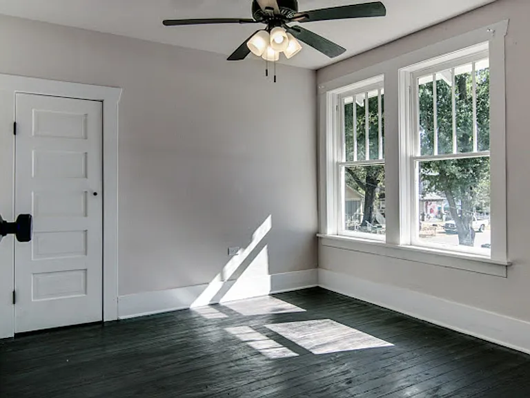 2301 Pecan St — Photo 14