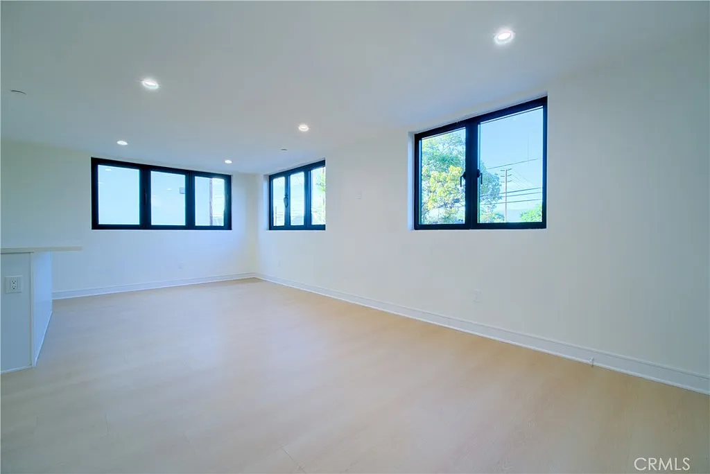 4 bed, 4.5 bath, 1805 sqft, $5,225 — Photo 2