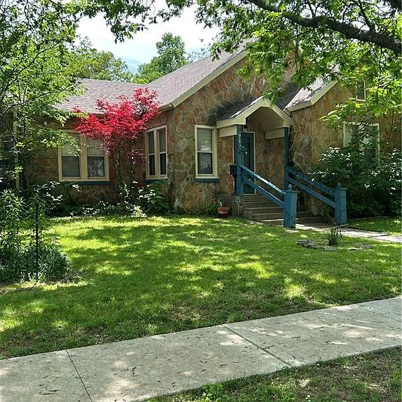 310 W Cherry St — Photo 1
