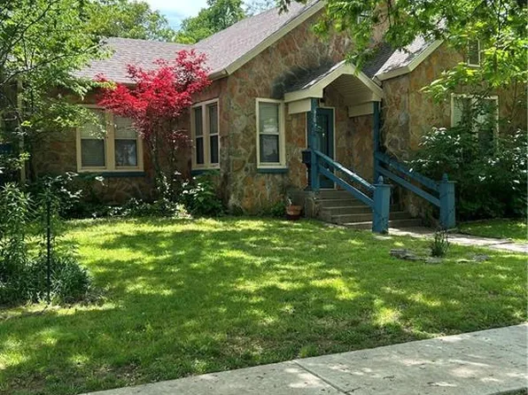 310 W Cherry St, Rogers, AR 72756