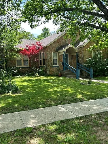 310 W Cherry St Photo 1