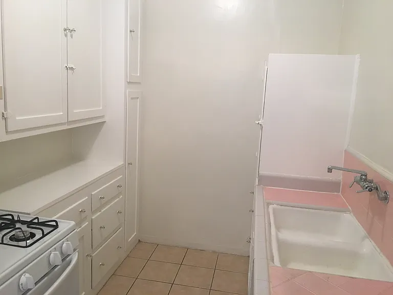 359 S Cochran Ave #9-105 — Photo 6