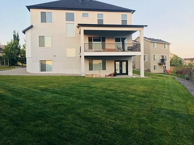 7 bed, 5098 sqft, $5,595 — Photo 3